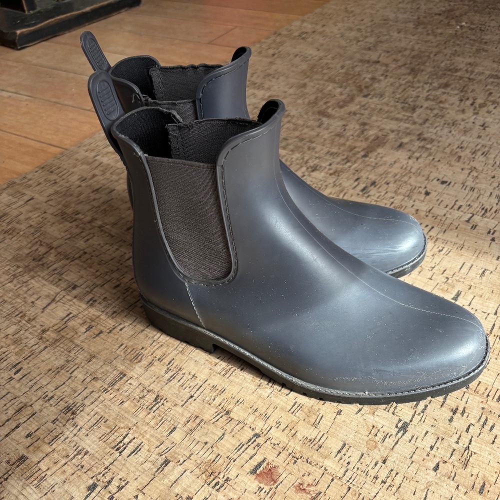 Rain boots chelsea style